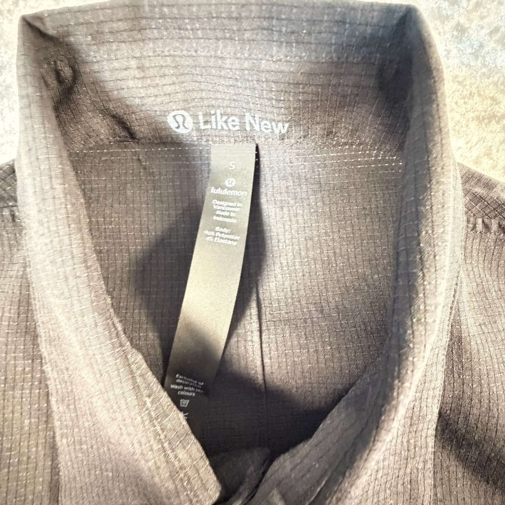 lululemon Button Down Shirt Mens S Gray Excellent Short Sleeve Grid Stretch - Picture 3 of 7